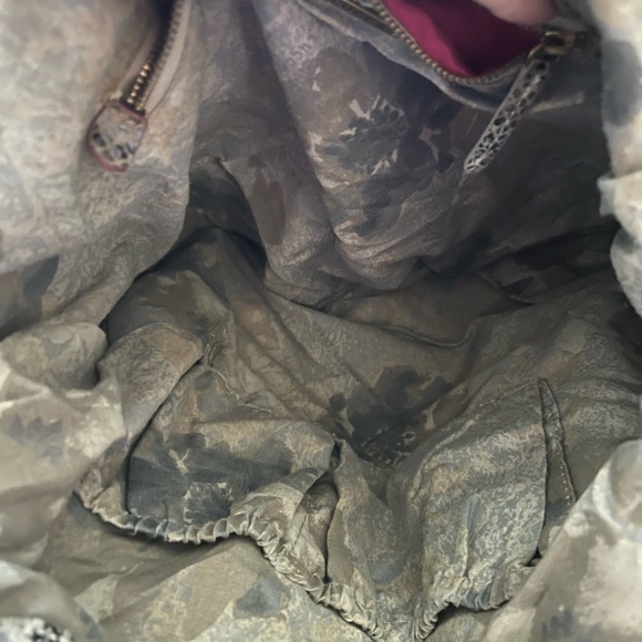 Elliott Lucca | Leather Snakeskin Tote Bag - Picture 15 of 15